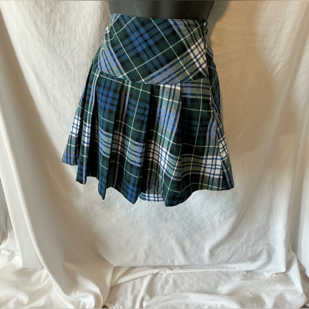 American Eagle pleated Plaid skirt
